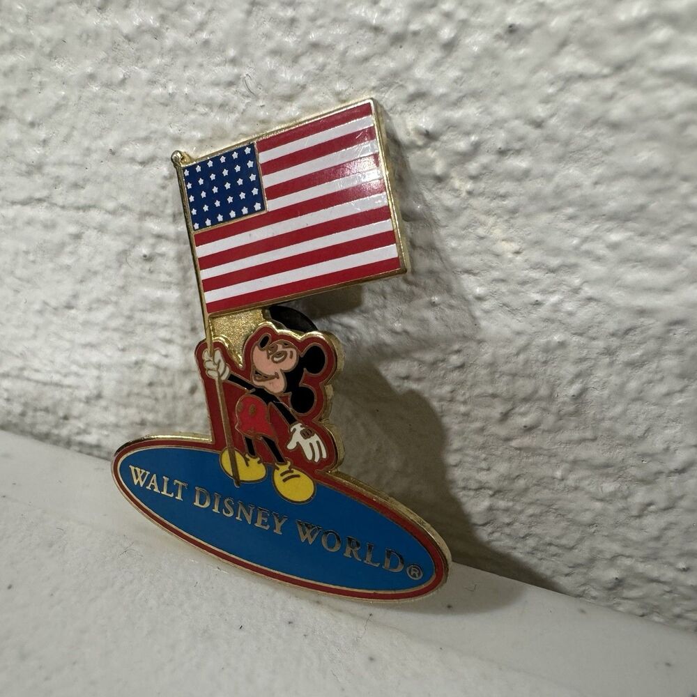 Vintage 2002 Disney WDW Mickey Mouse American USA Flag Patriotic Trading Pin - Picture 3 of 9